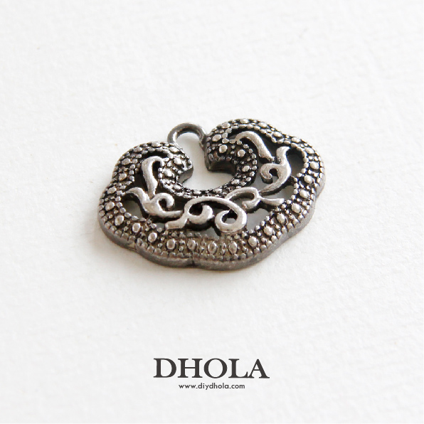 上洞縷空藤蔓鎖