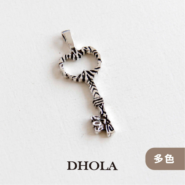 【2色】穿耳縷空刻紋愛心鑰匙