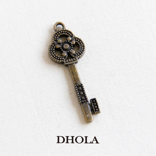 上耳縷空點點三半圓鑰匙