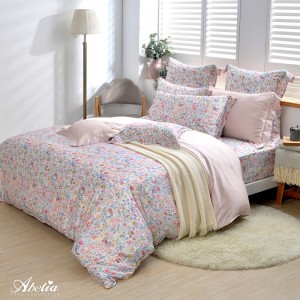 英國Abelia《瀲灩花色》天絲四件式防蹣抗菌吸濕排汗兩用被床包組-粉色