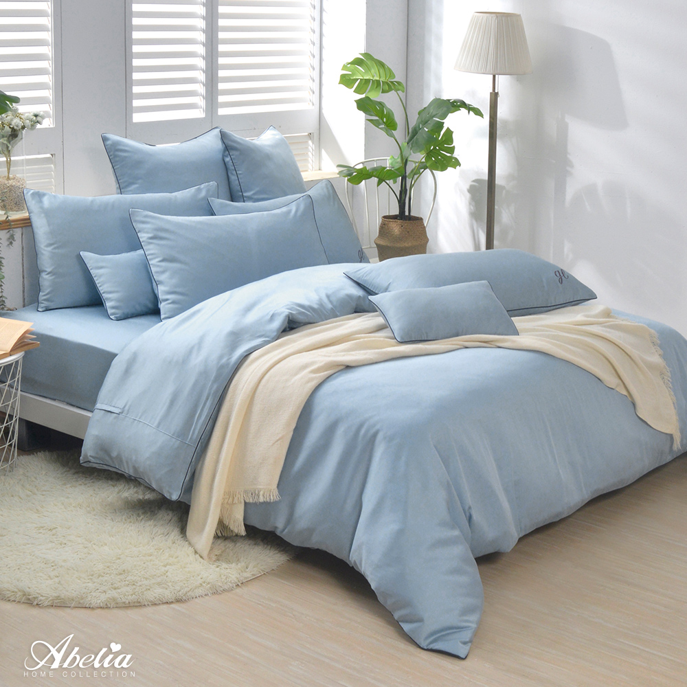 英國Abelia《唯蕾時光》天絲刺繡滾邊四件式防蹣抗菌吸濕排汗兩用被床包組-藍色