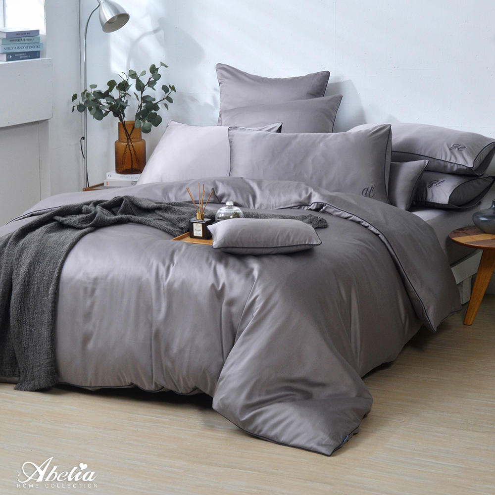 英國Abelia《唯蕾時光》天絲刺繡滾邊四件式防蹣抗菌吸濕排汗兩用被床包組-灰色