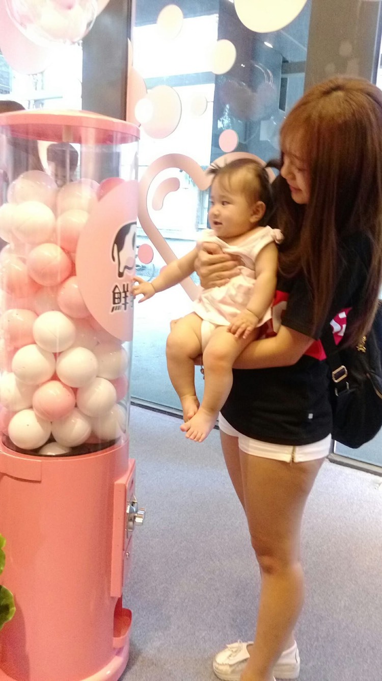 鮮乳坊客製化扭蛋機 x 東昇電玩