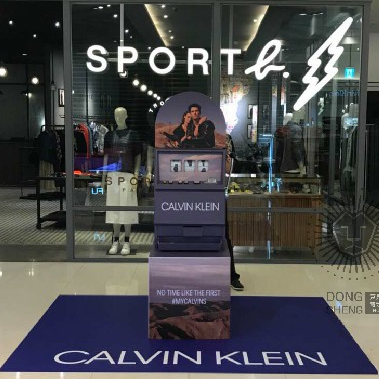 CALVIN KLEIN JEANS 客製化包圖拉霸機 x 東昇電玩