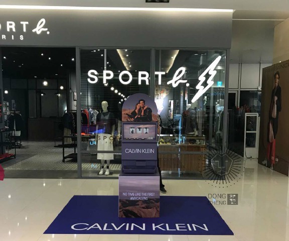 CALVIN KLEIN JEANS 客製化包圖拉霸機 x 東昇電玩