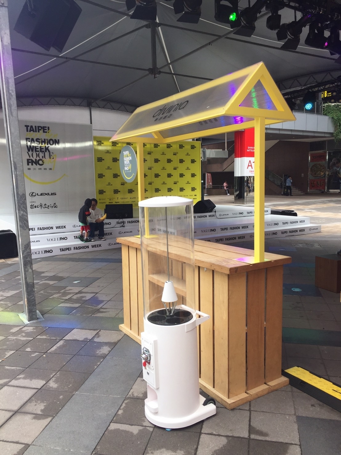 2019 Divinia 蒂芬妮亞 圓筒扭蛋機 公關品牌活動提案 東昇電玩 品牌包裝 活動 台北市信義新光三越香緹廣場