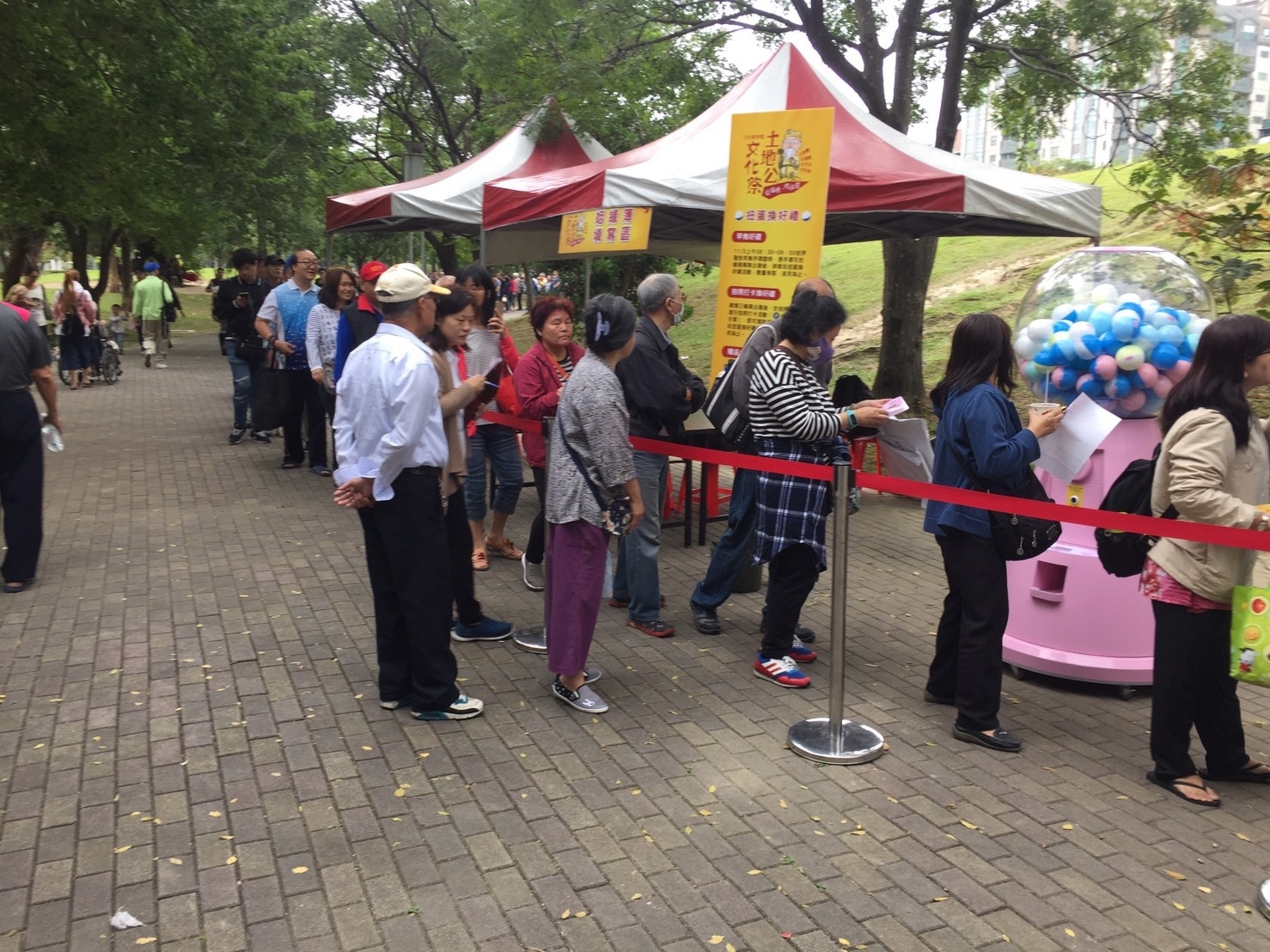 土地公文化節 水晶球扭蛋機X 東昇電玩