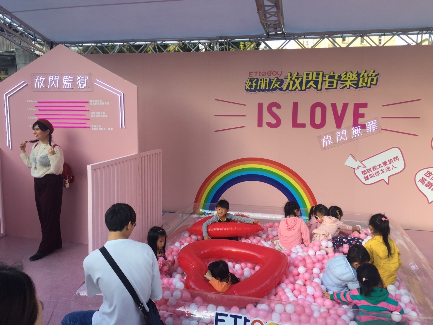 ETtoday好朋友放閃音樂節 客製化包圖娃娃機 X 東昇電玩