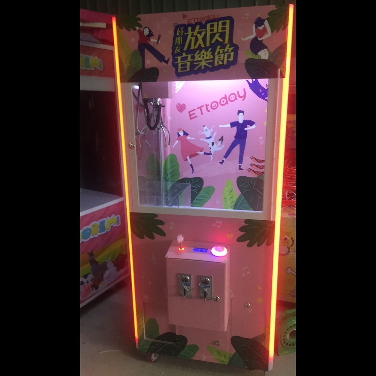 ETtoday好朋友放閃音樂節 客製化包圖娃娃機 X 東昇電玩