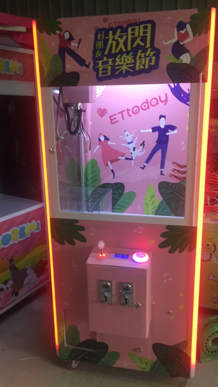 ETtoday好朋友放閃音樂節 客製化包圖娃娃機X 東昇電玩