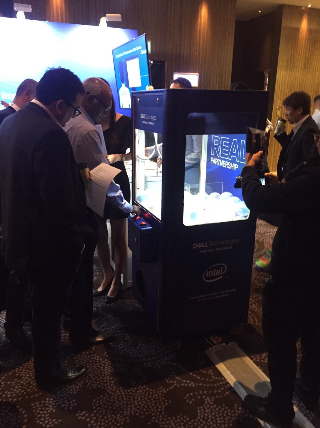 戴爾股份有限公司 客製化包圖娃娃機X東昇電玩