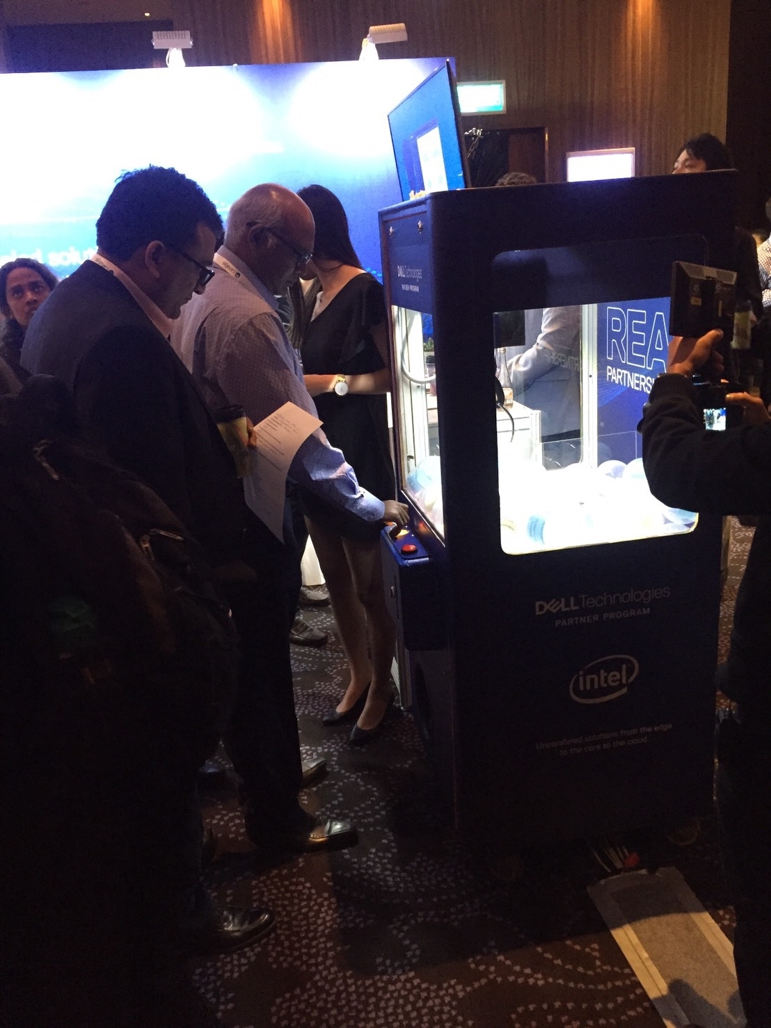 戴爾股份有限公司 客製化包圖娃娃機X東昇電玩