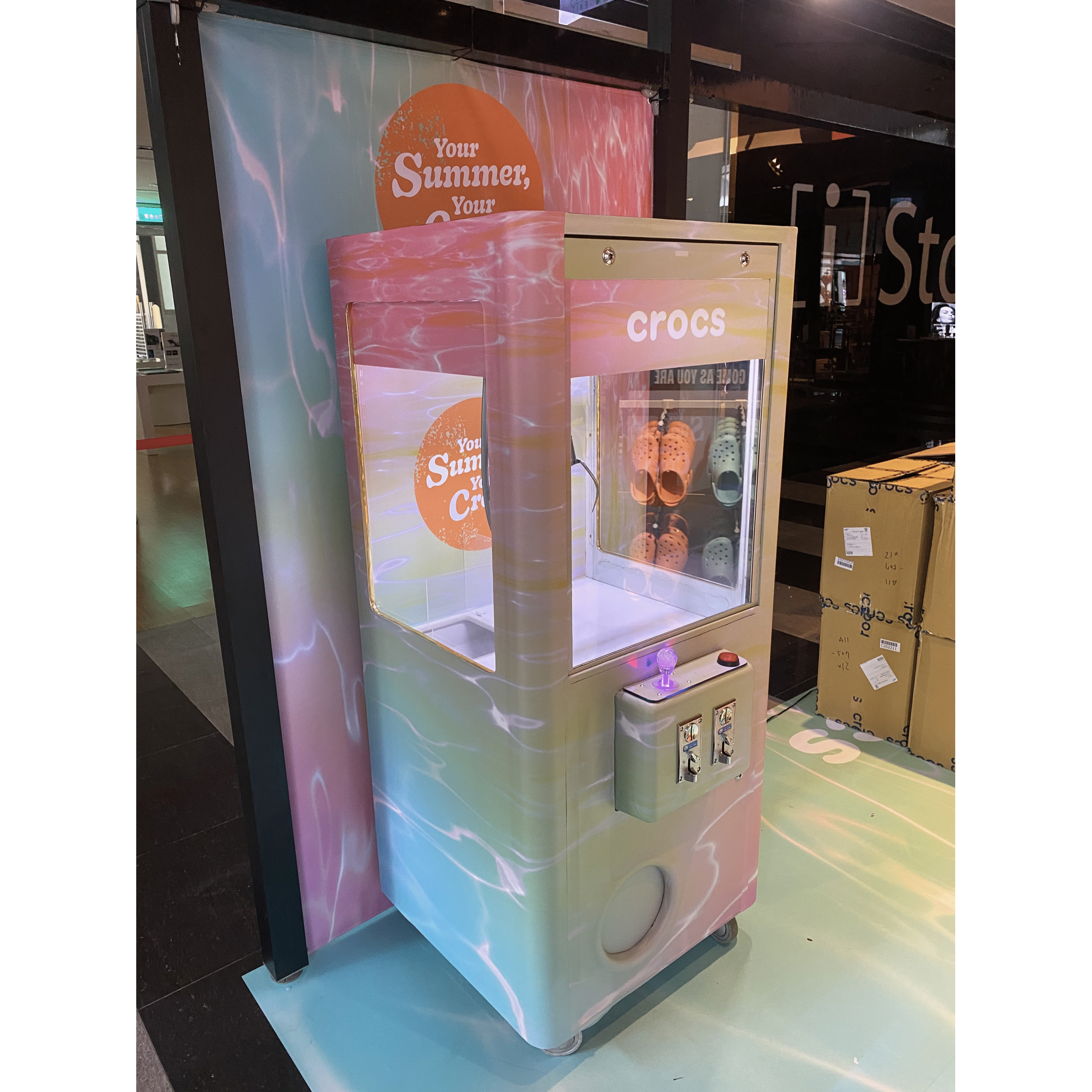 crocs 百貨時尚快閃 客製化包圖娃娃機x 東昇電玩